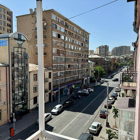 California Hostel Yerevan Ngoại thất bức ảnh