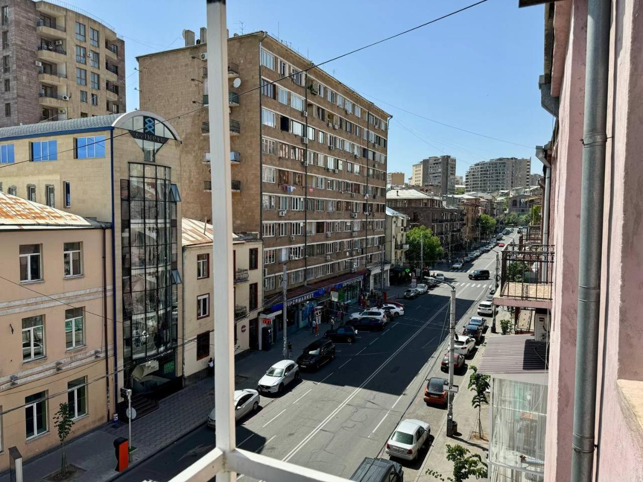California Hostel Yerevan Ngoại thất bức ảnh