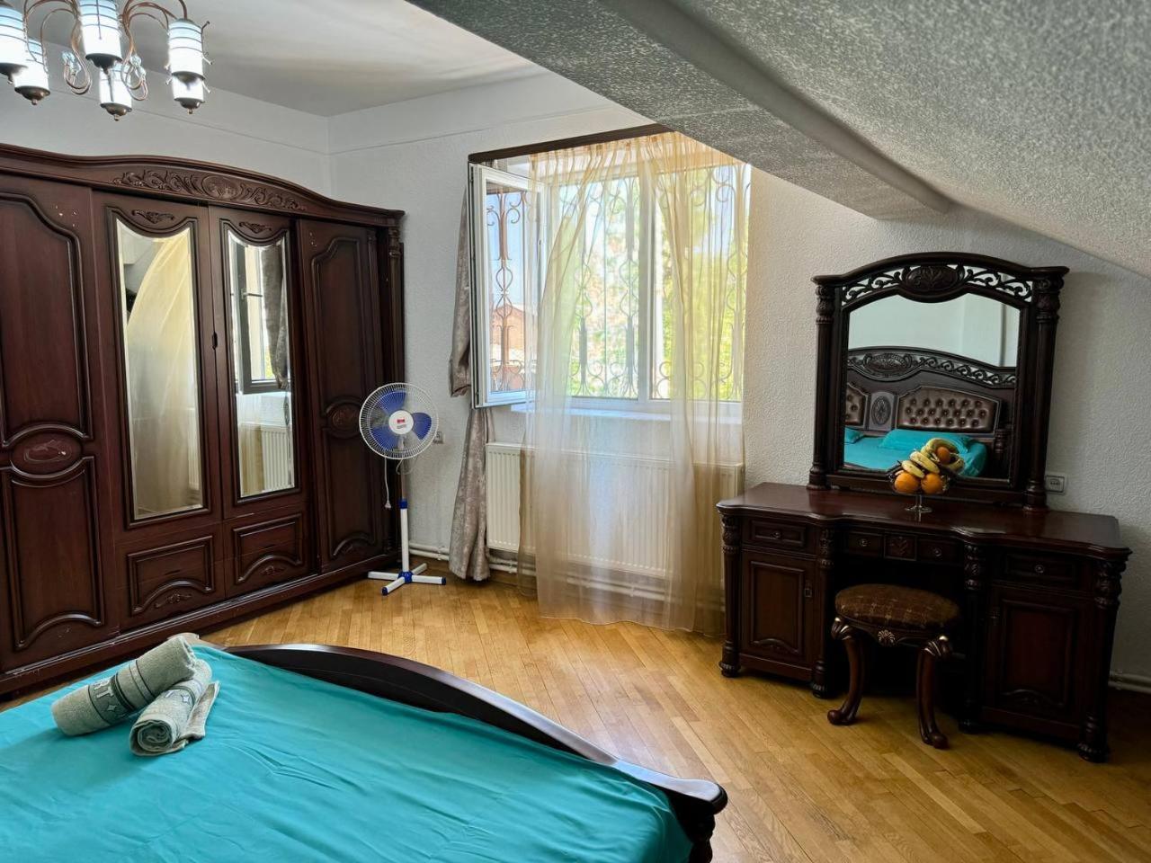 California Hostel Yerevan Ngoại thất bức ảnh