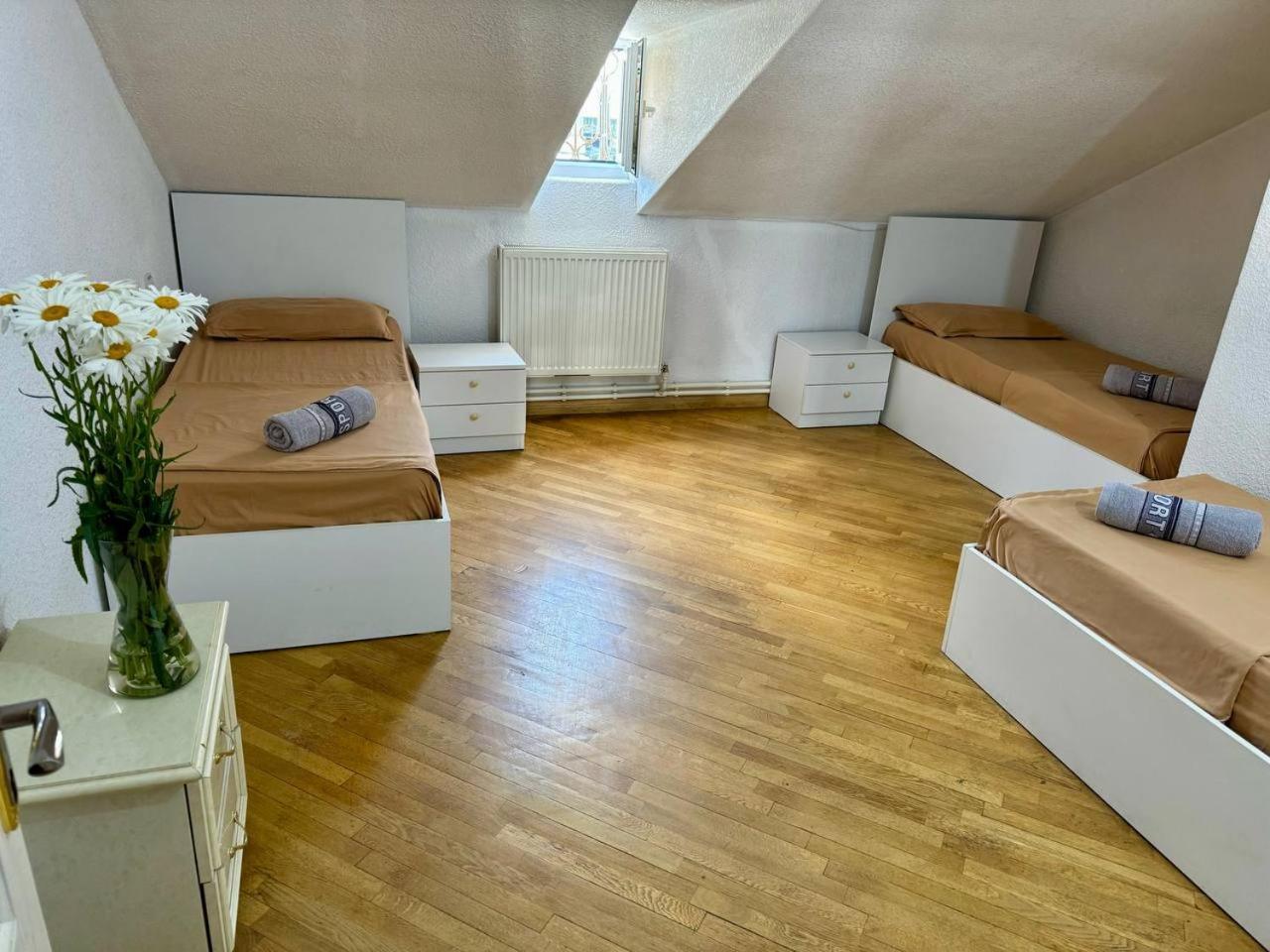California Hostel Yerevan Ngoại thất bức ảnh