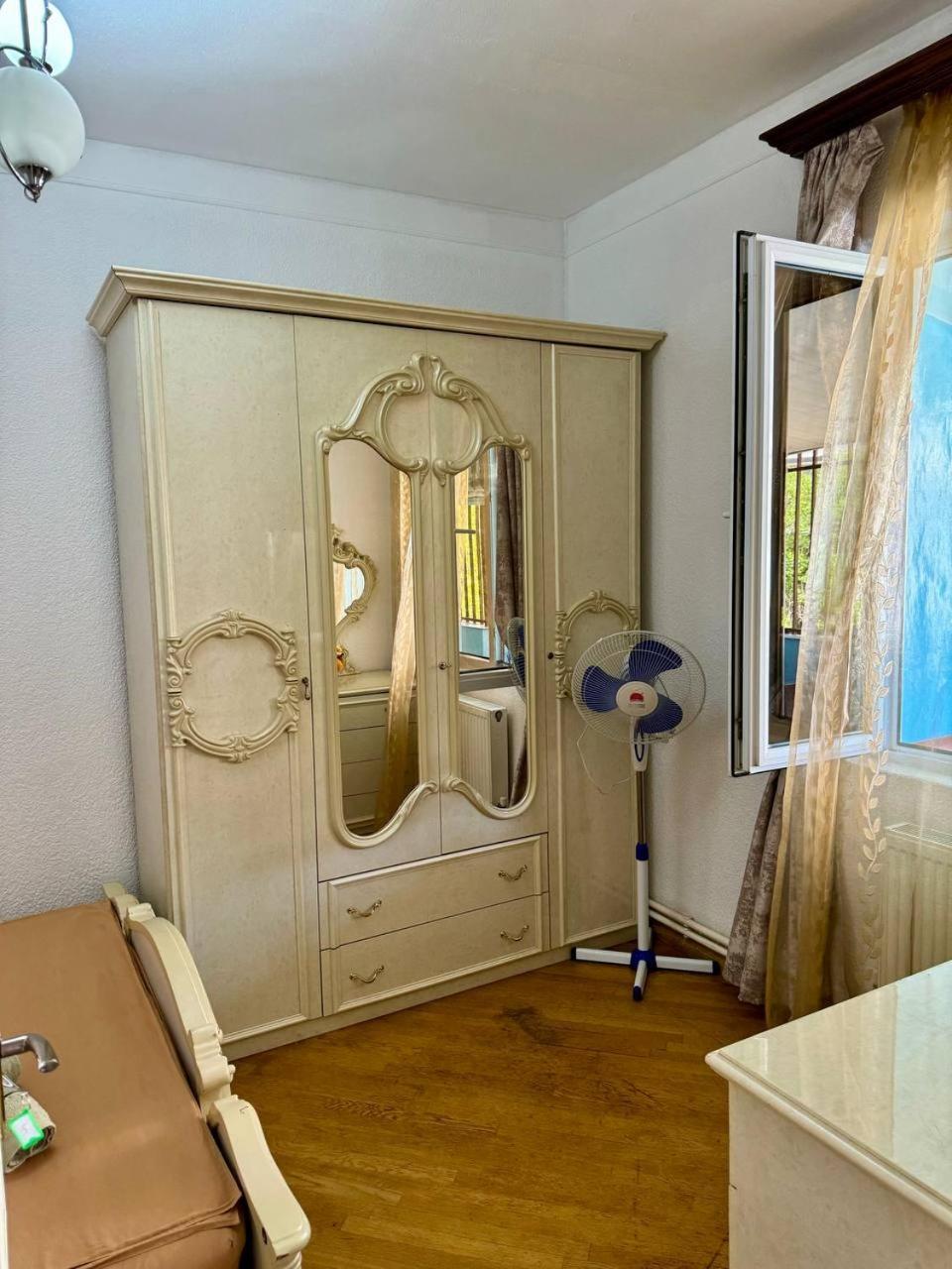 California Hostel Yerevan Ngoại thất bức ảnh